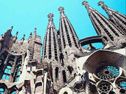 Испанские деятели искусств призвали остановить строительство собора Святого Семейства в Барселоне
